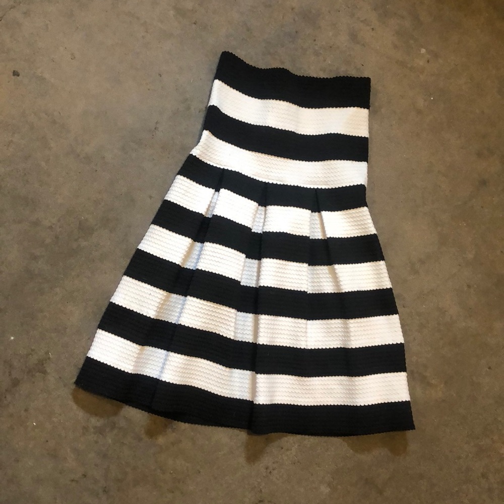 Black and White Striped Strapless Flare Dress, M.